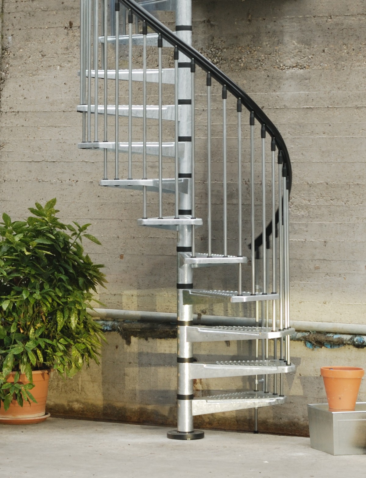 Metal Outdoor Spiral Staircase | Exterior Stairs